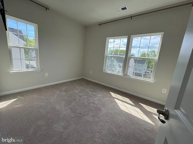526 River Rd — Photo 36