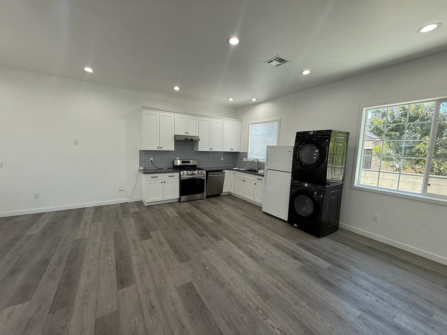 2 bed, 1000 sqft, $2,990 — Photo 4