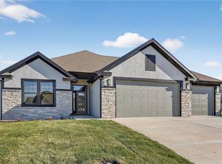 7060 NW Yulich Ct, Parkville, MO 64152