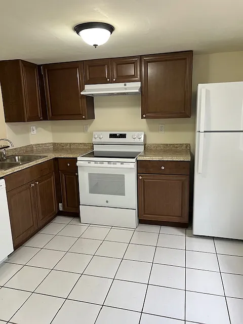 3 bed, 2.5 bath, 1423 sqft, $2,600 — Photo 3
