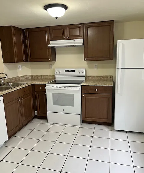 1404 San Remo Cir — Photo 3