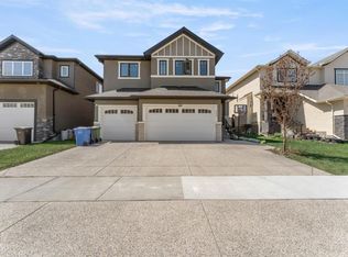 249 W Kinniburgh Blvd, Chestermere, AB T1X0R7