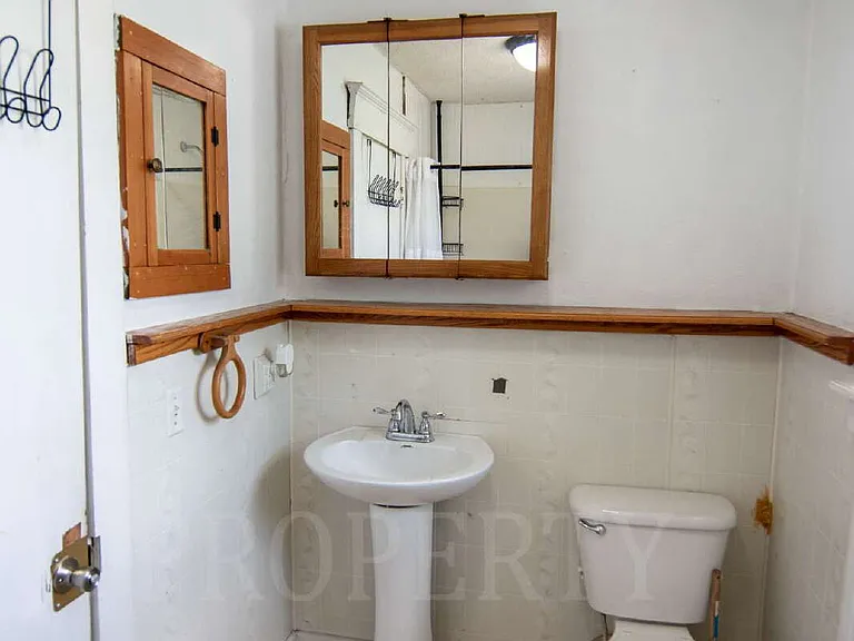 929 E Myrtle St — Photo 17