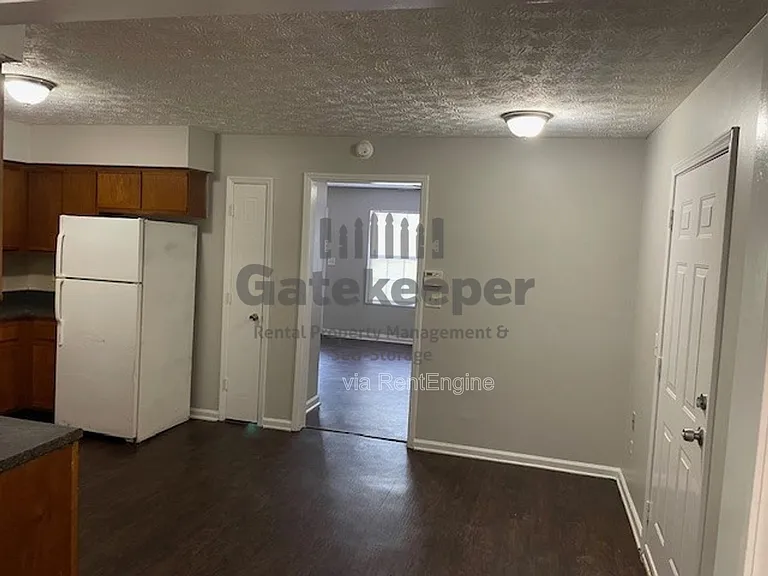 2871 Old South Dr — Photo 4