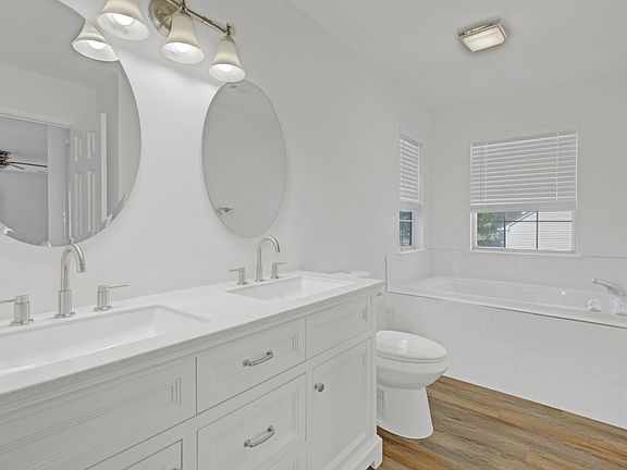 5th image of 453 Waverly Pl