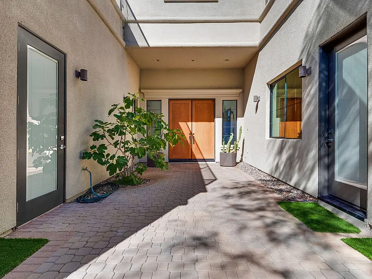 628 Edgebrook Dr — Photo 5