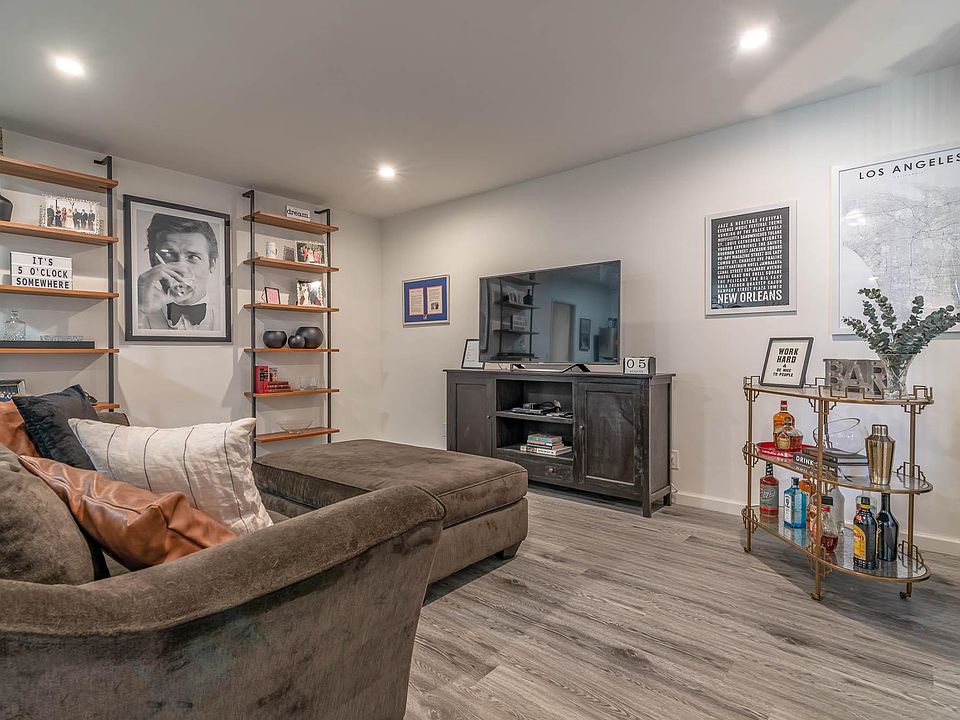 1st image of 4764 Forman Ave #11