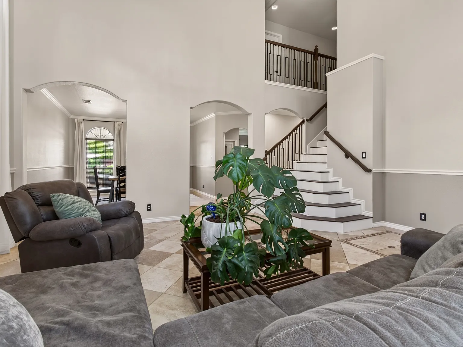 4 bed, 2834 sqft, $3,600 — Photo 2
