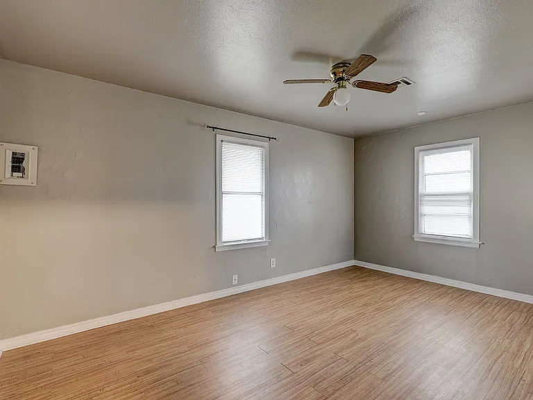 2849 Cambridge Ct — Photo 37