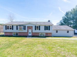 417 Dugg Hill Rd, Woodstock, CT 06281