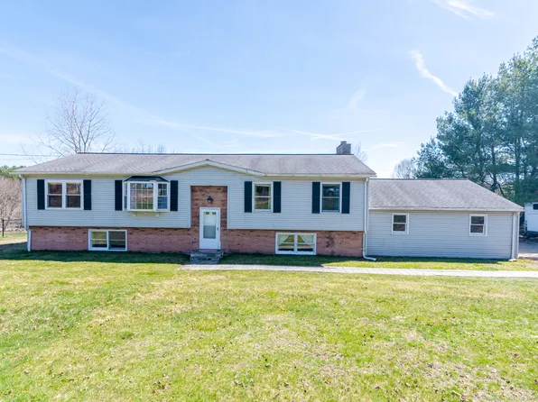 417 Dugg Hill Road, Woodstock, CT 06281