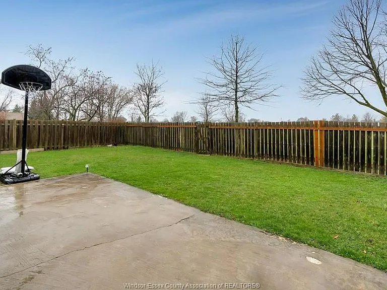 1953 Lepain Cres #LOWER — Photo 15