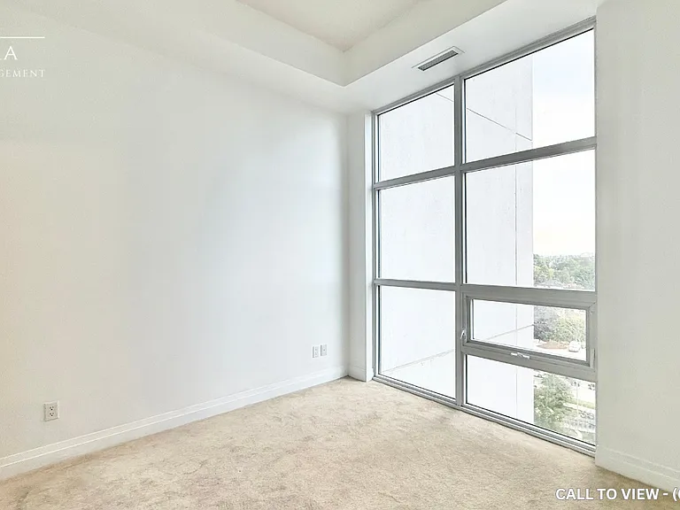 20 Meadowglen Pl #824 — Photo 4