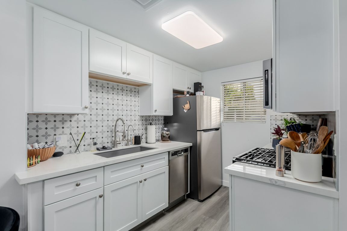 next background image