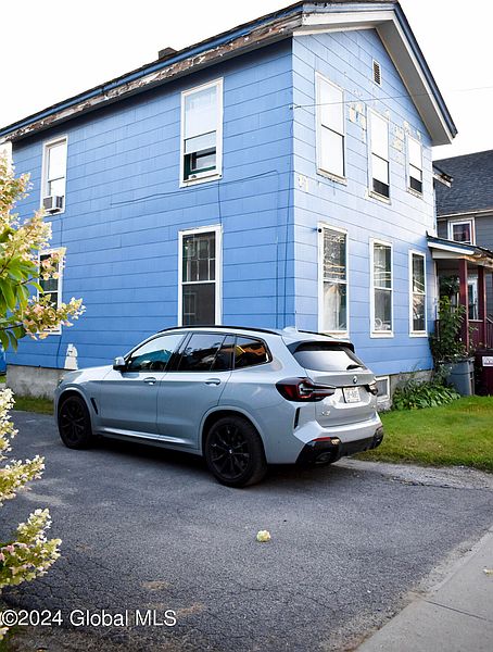 2nd image of 26 E Pine Street