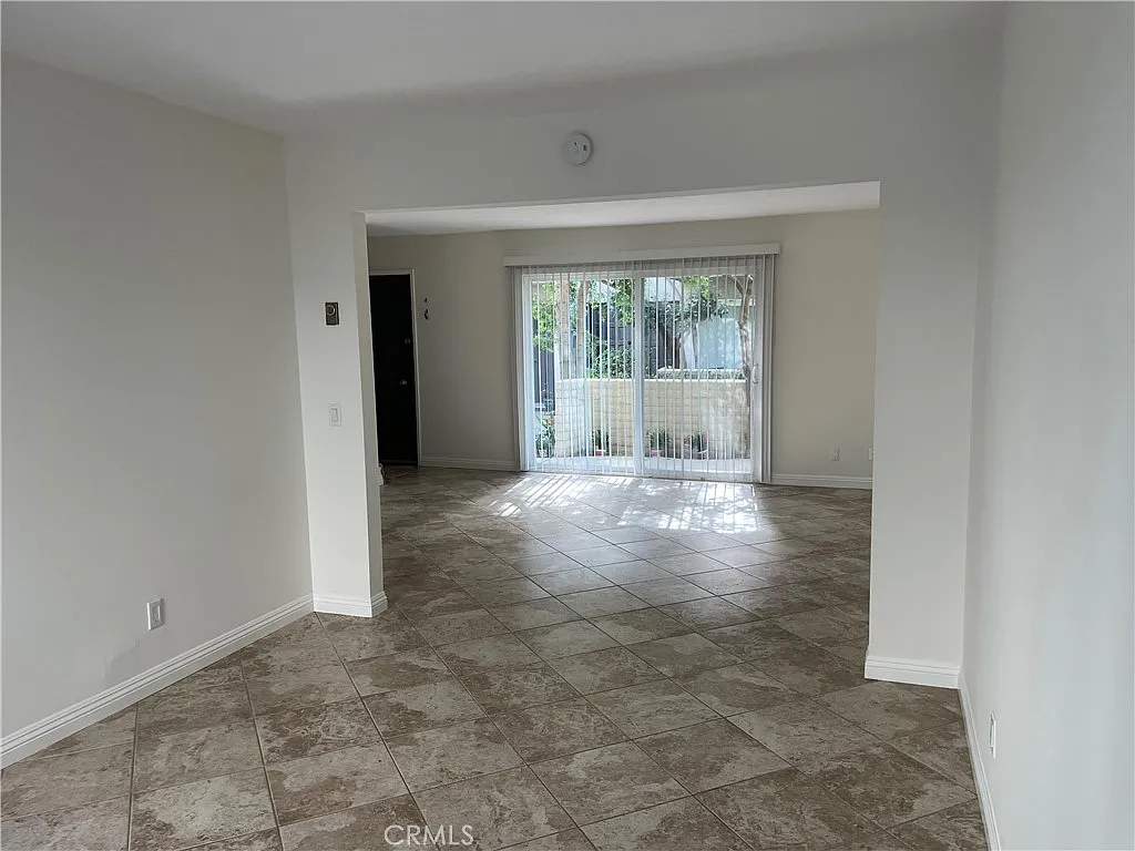 2 bed, 1.5 bath, 1100 sqft, $3,500 — Photo 2