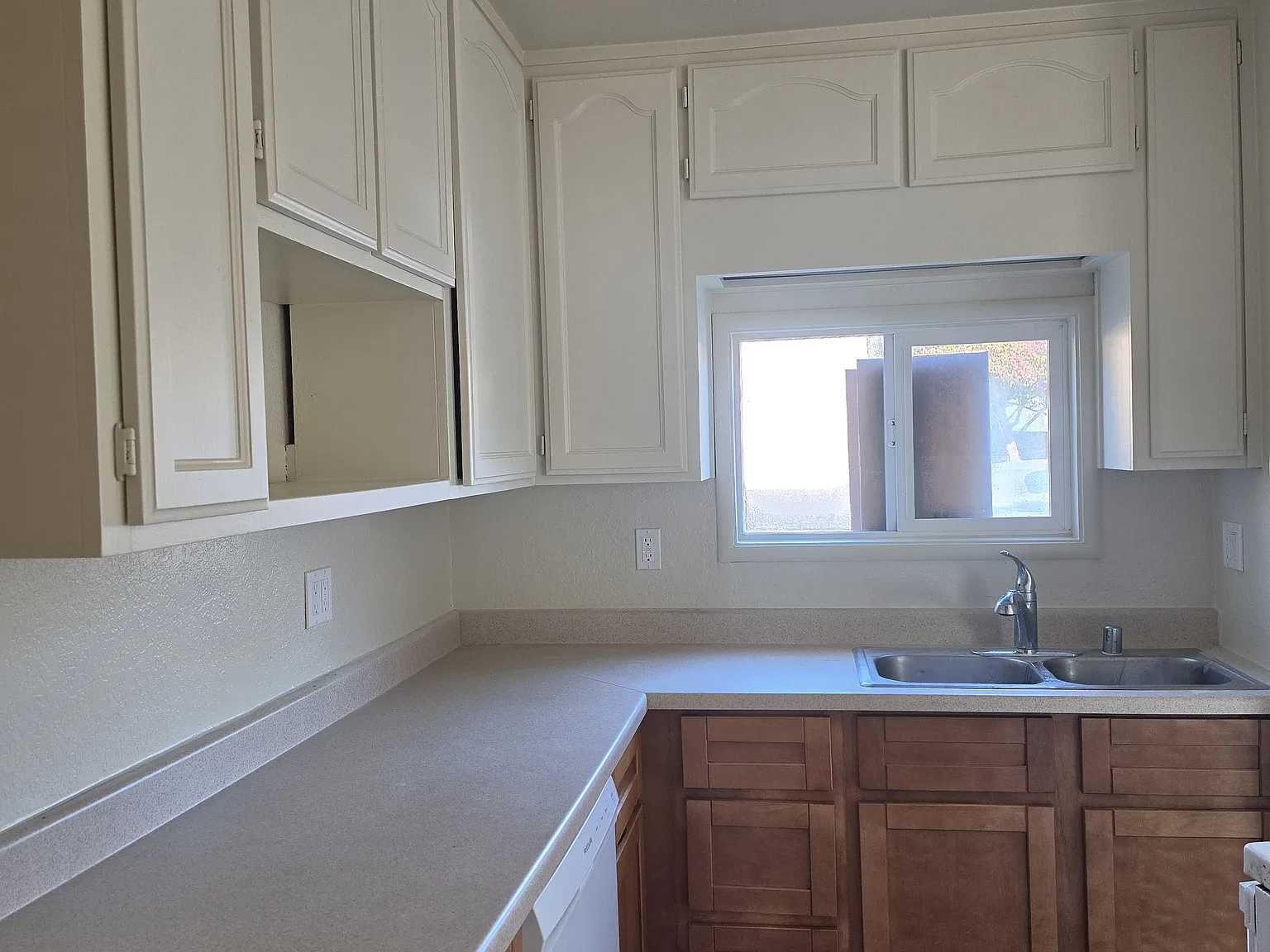 3 bed, 1200 sqft, $3,195 — Photo 2