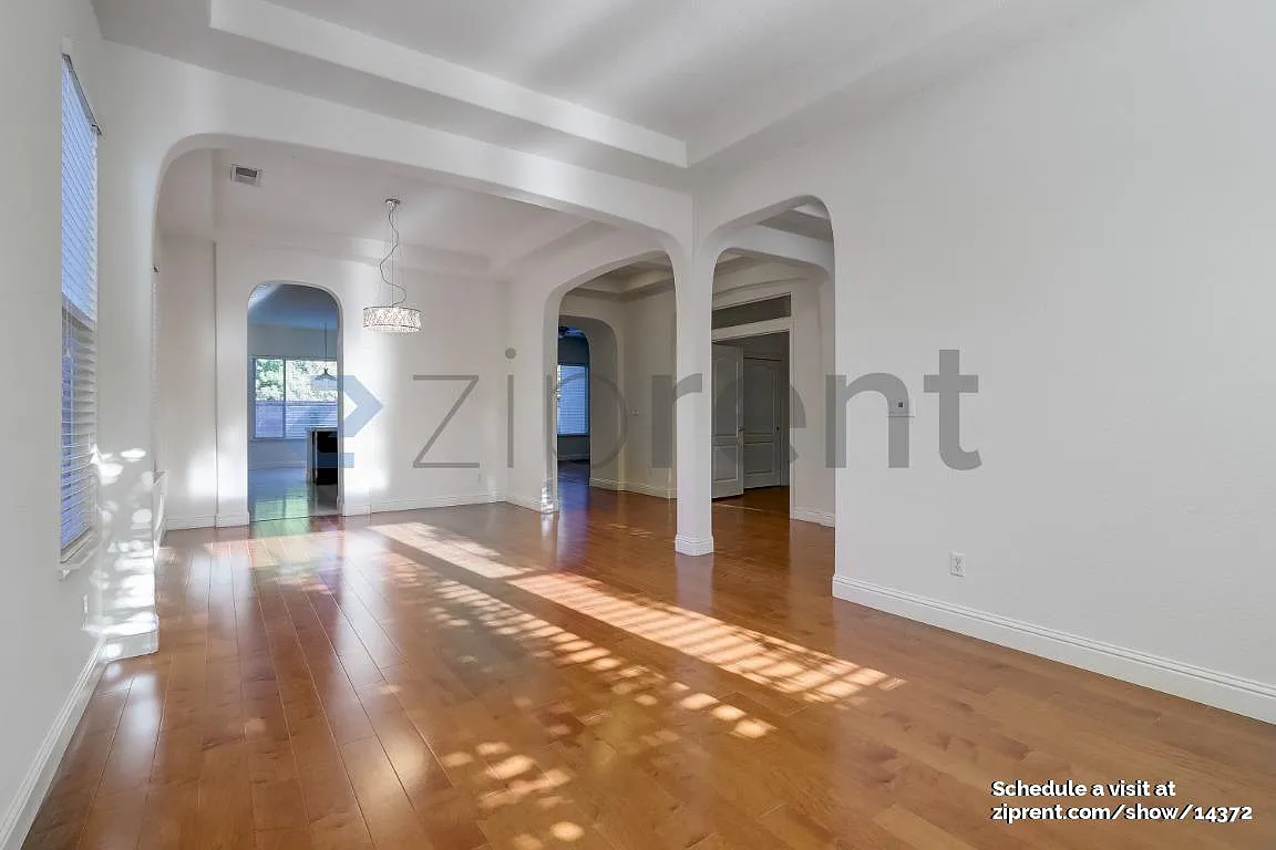 3 bed, 2090 sqft, $3,000 — Photo 3