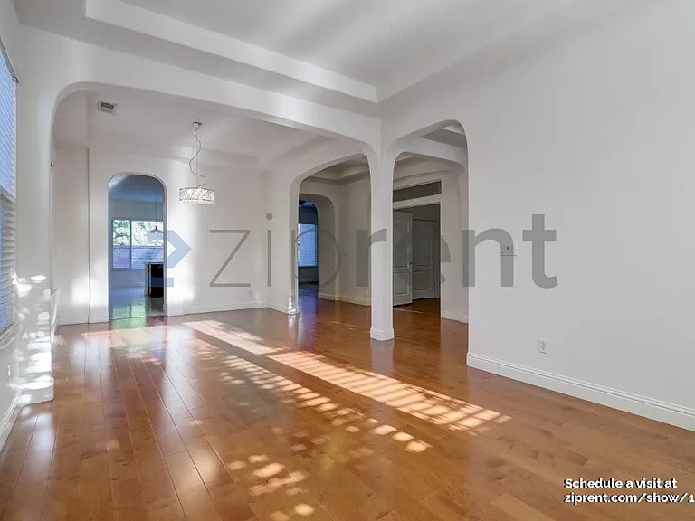 856 Morningside Dr — Photo 3