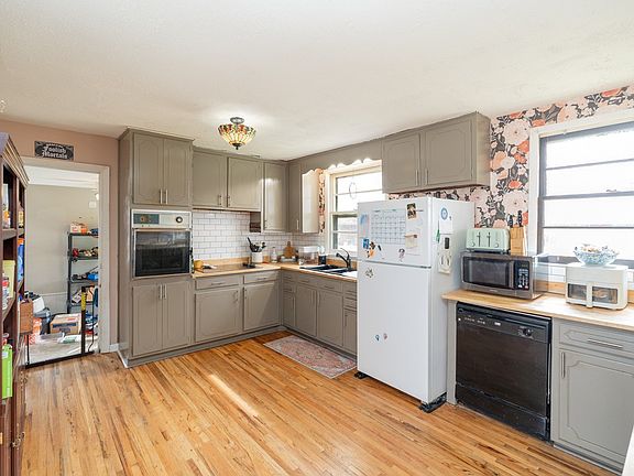 4th image of 1610 Bartway Dr