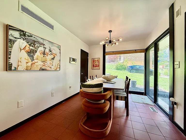 527 Valewood Ln — Photo 21