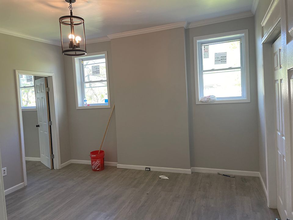 1st image of 2109 Adelaide Ave #A
