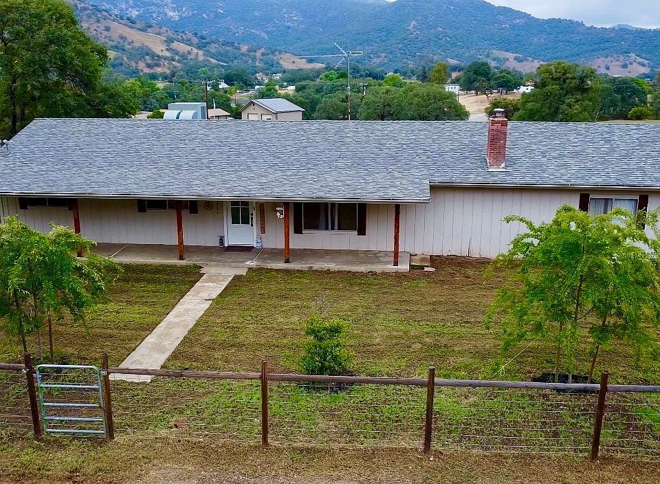 1st image of 28562 Burrough Valley Rd