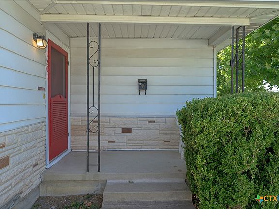 3rd image of 1201 Estes Dr