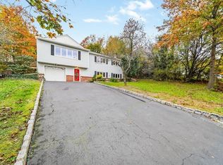 95 Margaret Keahon Dr, Pearl River, NY 10965