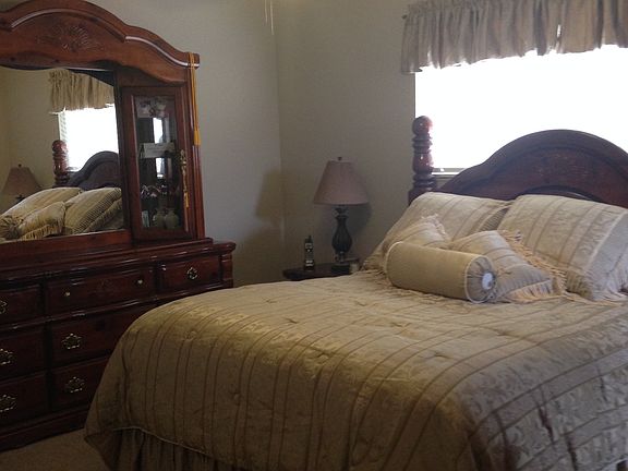 4th image of 487 Safari Dr