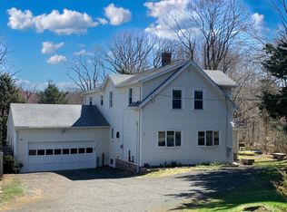 28 Bowhay Hill Rd, Branford, CT 06405