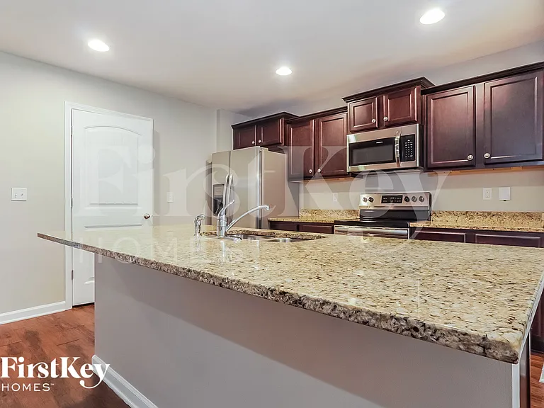 549 Waterstone Dr — Photo 8