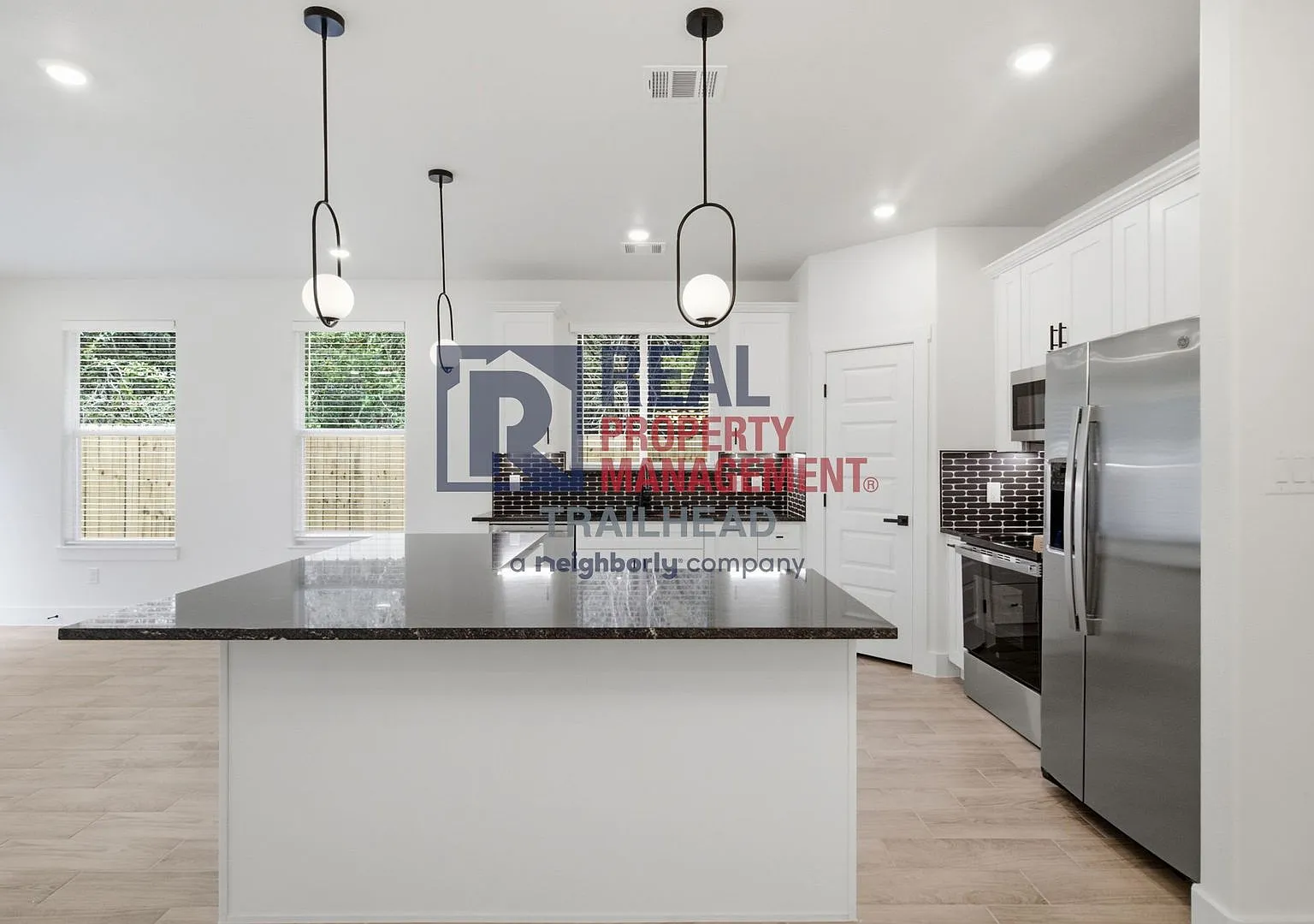 Modern 3-Bedroom Home with Community Amenities in Canyon Creek — Photo 4