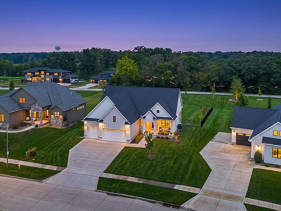 2nd image of 1016 W Aspen Ridge Cir