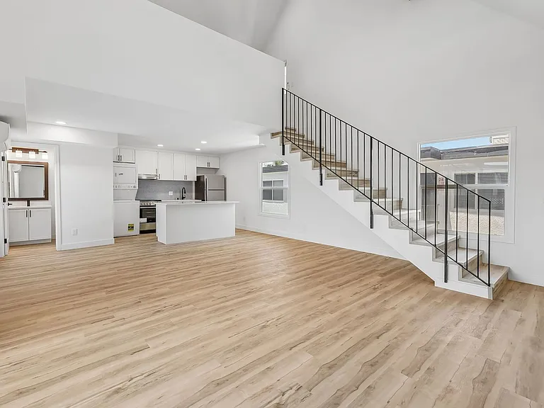 The Crest |NEWLY Renovated Studios, Lofts, 1, 2 & 3 Bedroom Homes Near the Beach — Photo 15
