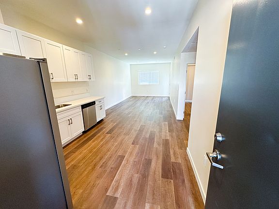 2nd image of 3660 Wilshire Blvd #1B-1Ba-750Sqft