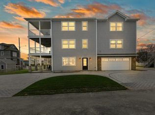 42 Pocono Rd, Narragansett, RI 02882