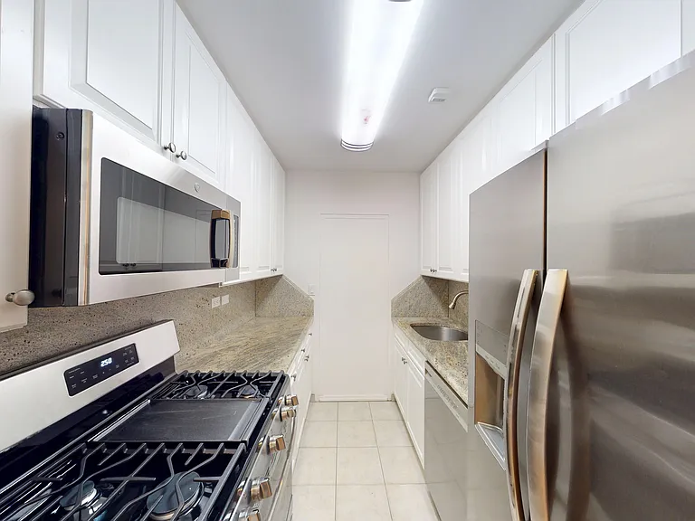 177 E 75th St #4C — Photo 2