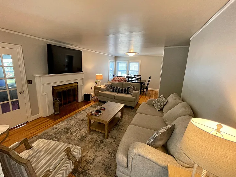 39 Mayfair Ln — Photo 8