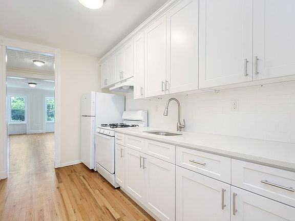 3rd image of 62 Henry St APT 4L