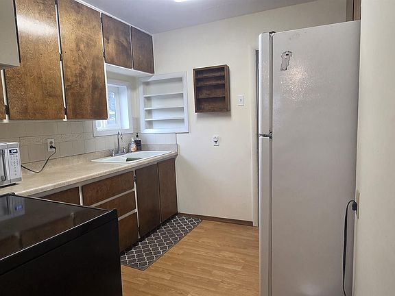 3rd image of 728 Bryden Ave