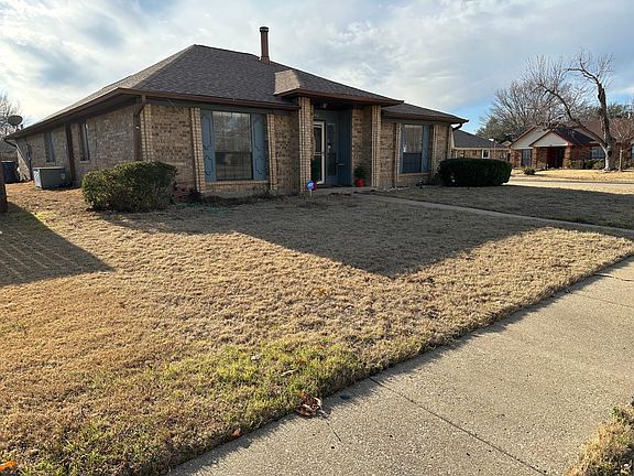 3rd image of 3229 Meadowood Dr