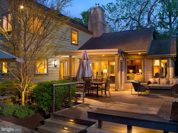 1136 Springmont Cir, Bryn Mawr, PA 19010