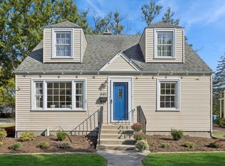 991 S Swain Ave, Elmhurst, IL 60126