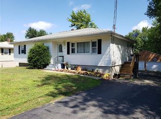 26 Wedgewood Dr, Waterbury, CT 06705