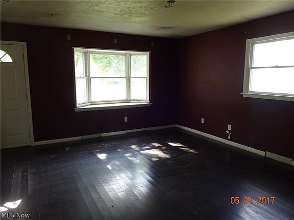3rd image of 9921 Fremont Dr