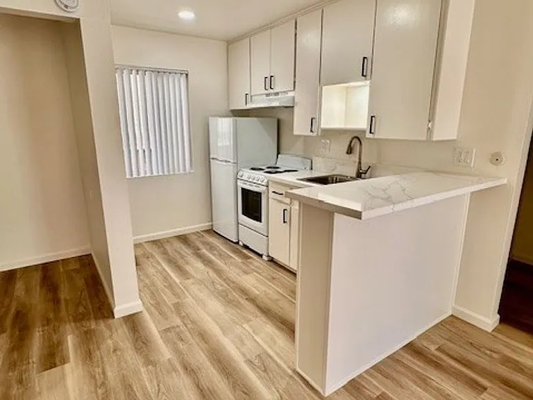 974 Thomas Ave #3 — Photo 3