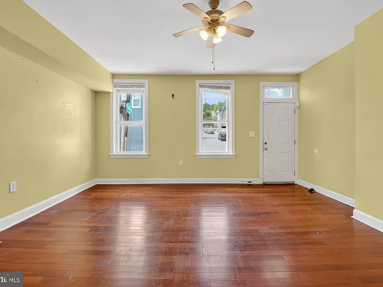 219 Hermitage St — Photo 3