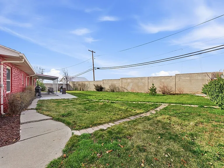 2885 Lorna Dr — Photo 22