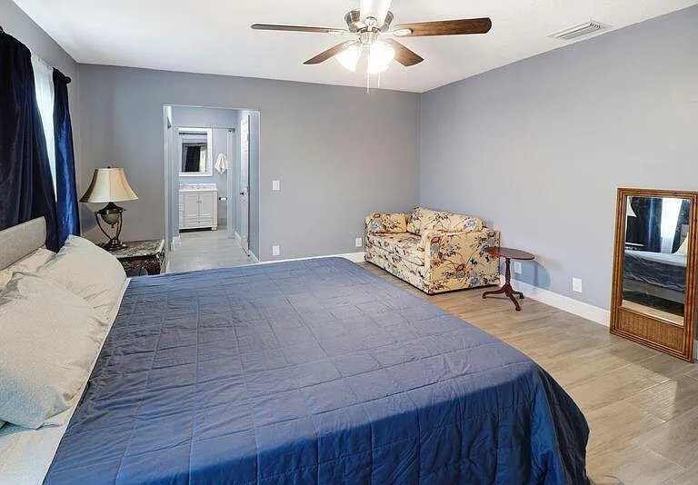 615 NE 15th Pl — Photo 18